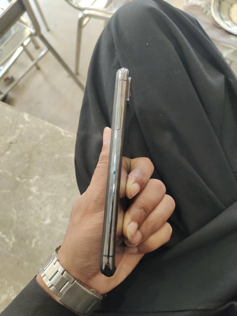 Apple iPhone X 3