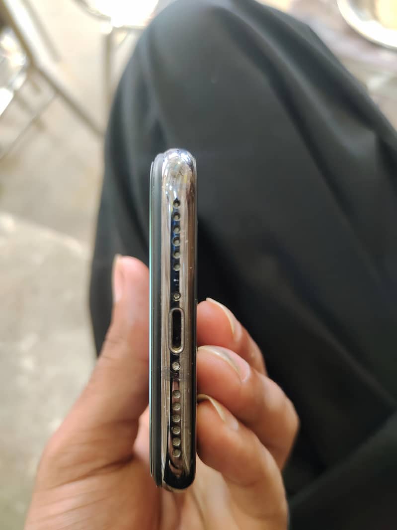 Apple iPhone X 5
