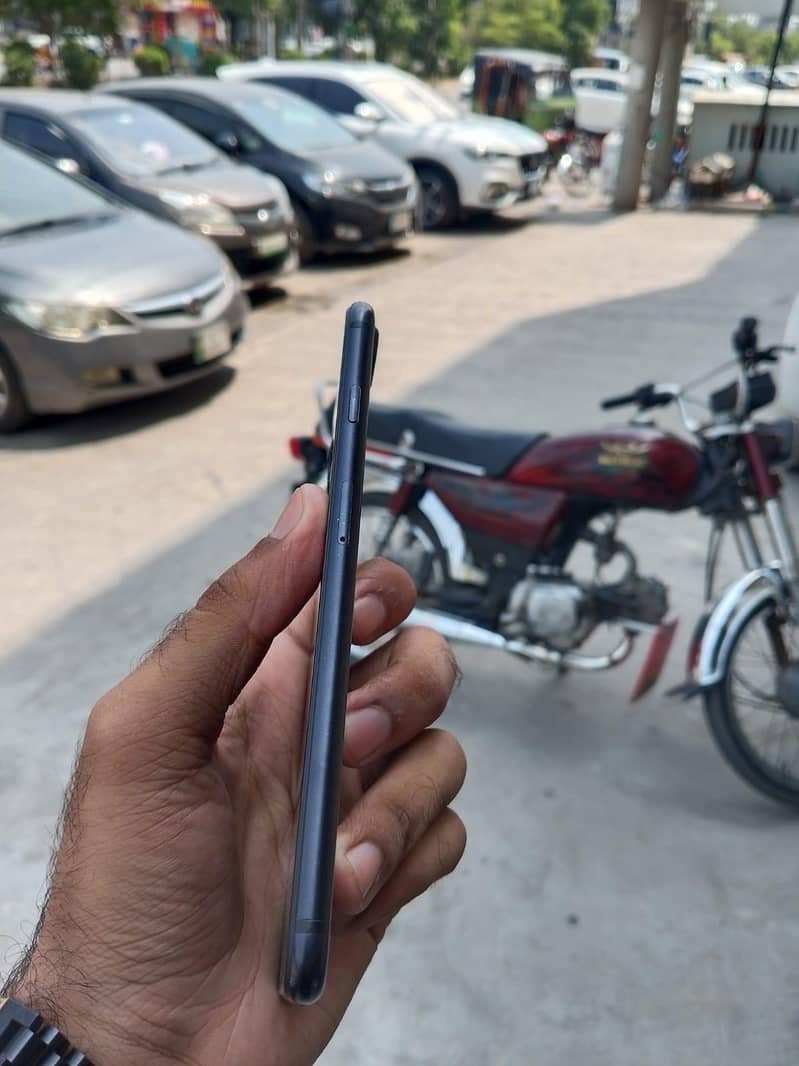 Apple iPhone 7 Plus 0