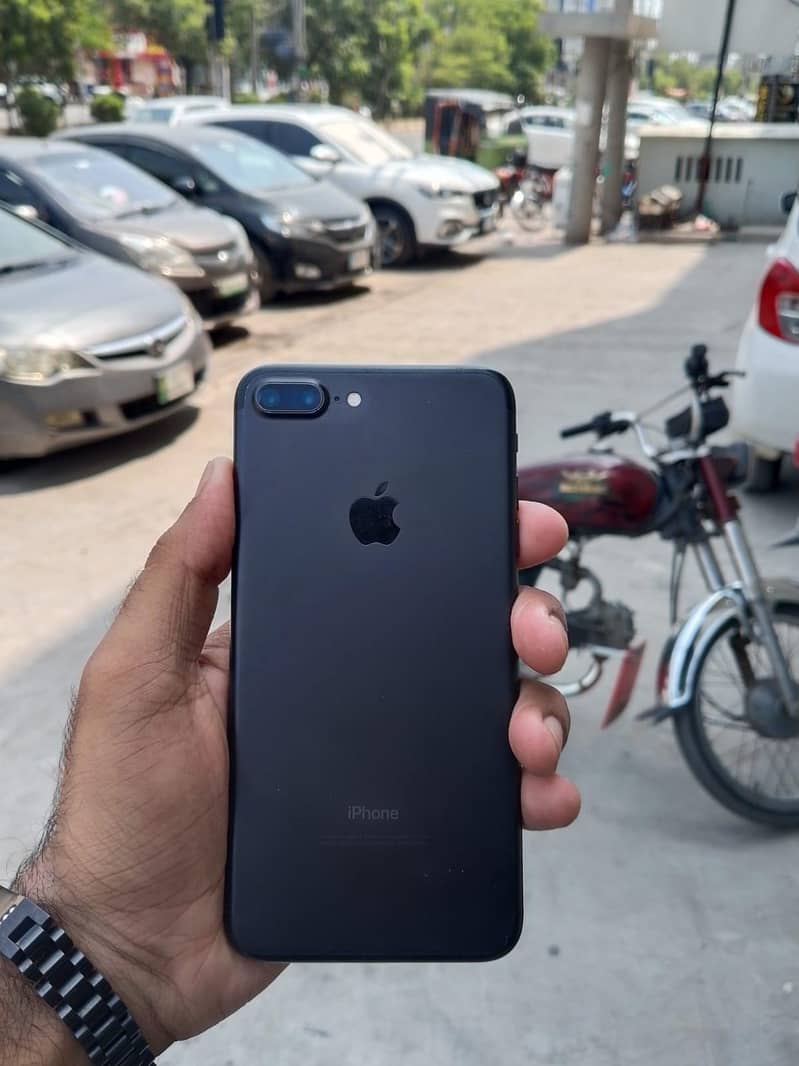 Apple iPhone 7 Plus 3