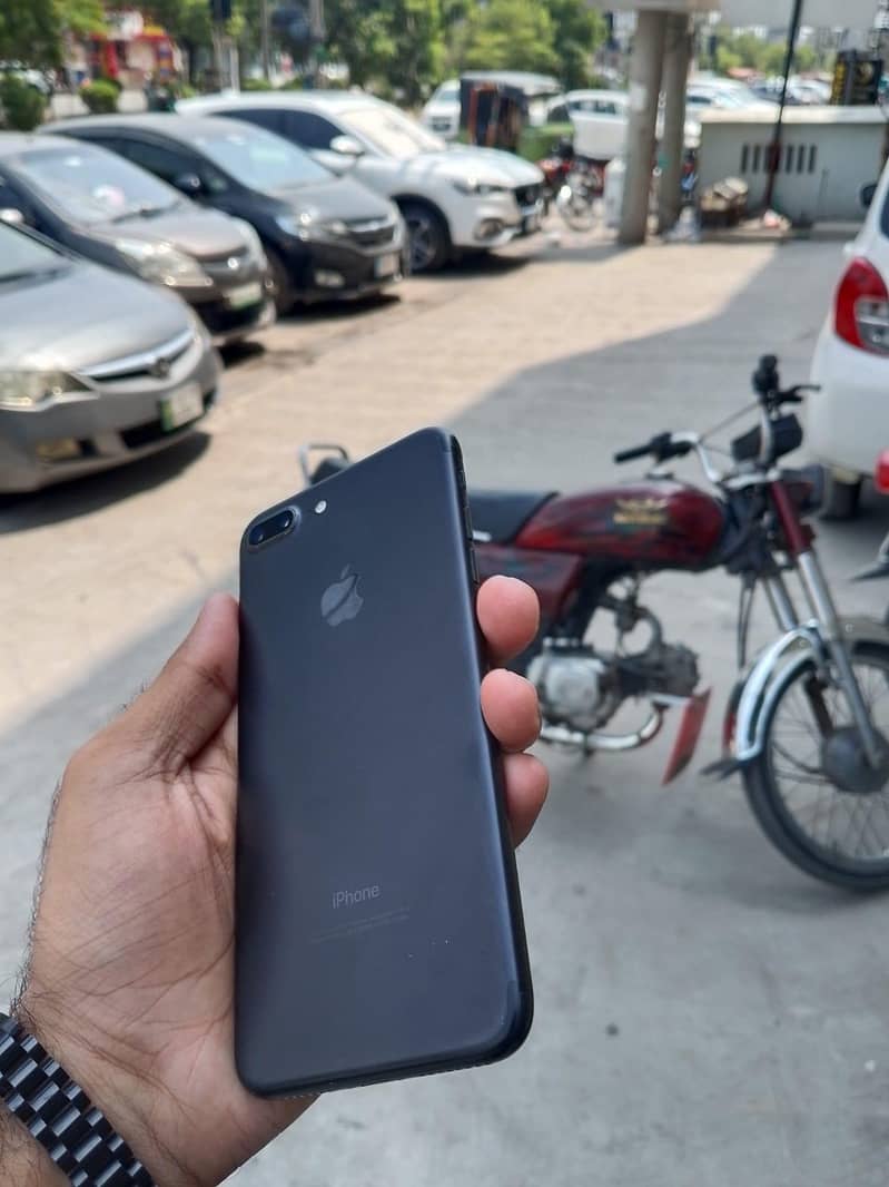 Apple iPhone 7 Plus 4