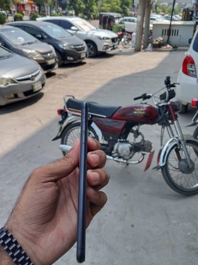 Apple iPhone 7 Plus 5