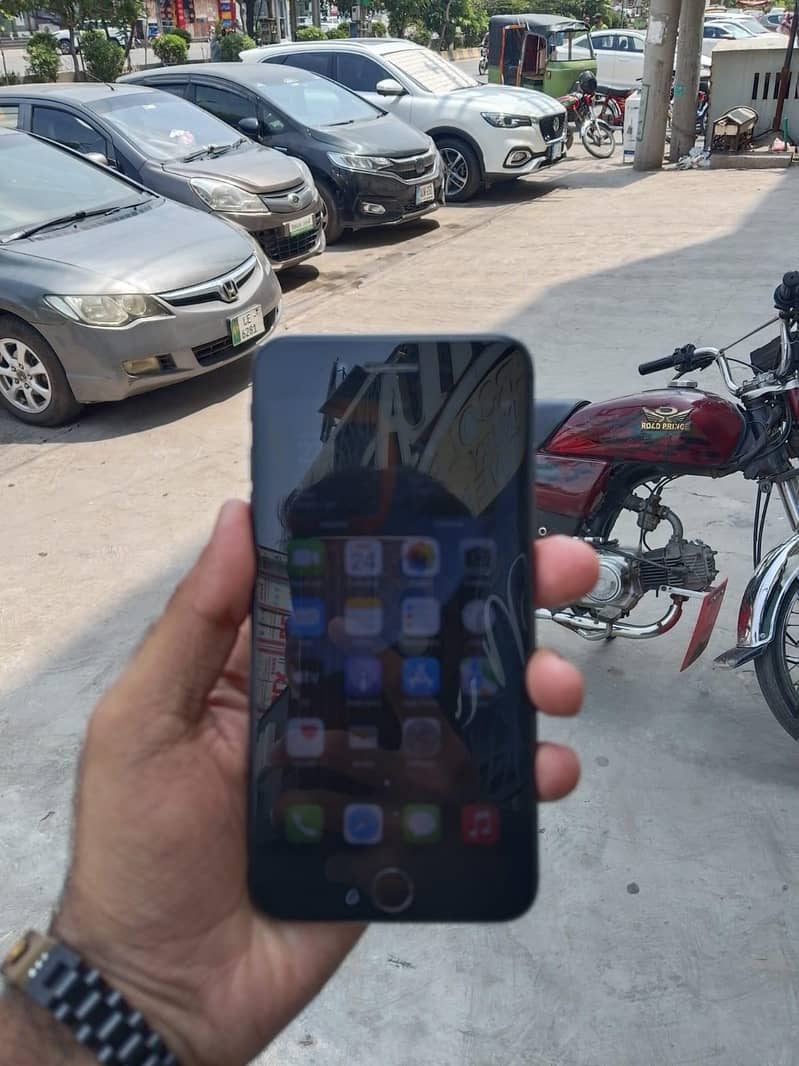 Apple iPhone 7 Plus 6