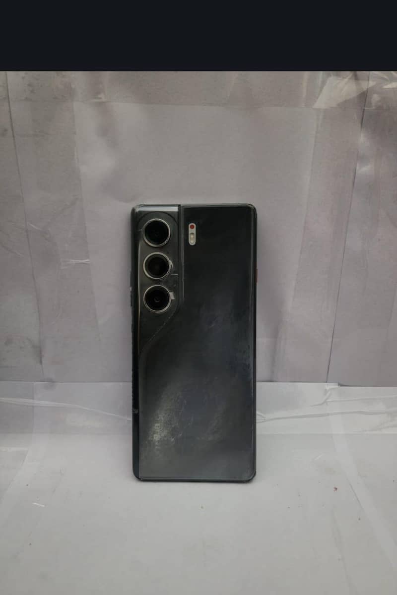 Tecno Camon 40 pro 4