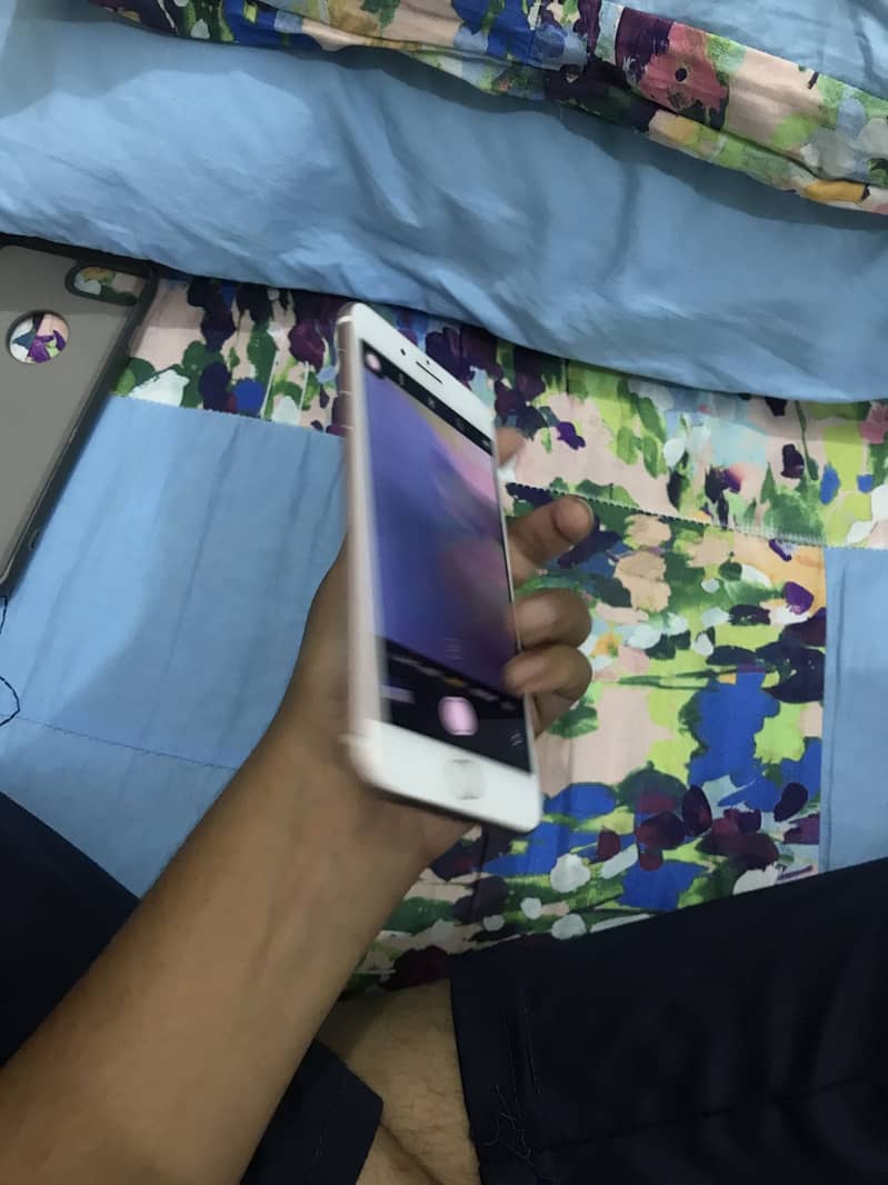 Apple iPhone 7 Plus 0