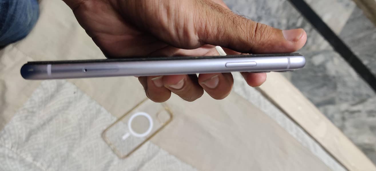 Apple iPhone 11 3