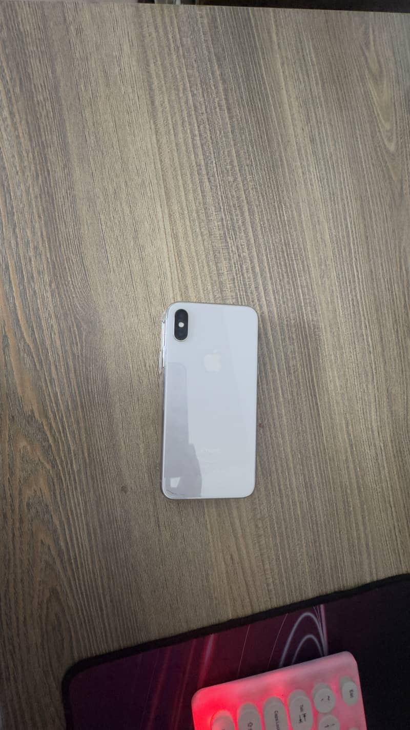 Apple iPhone X 4