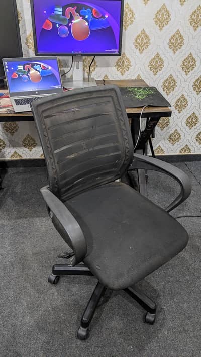 Office Chair, strong Plastic and quality Wheels