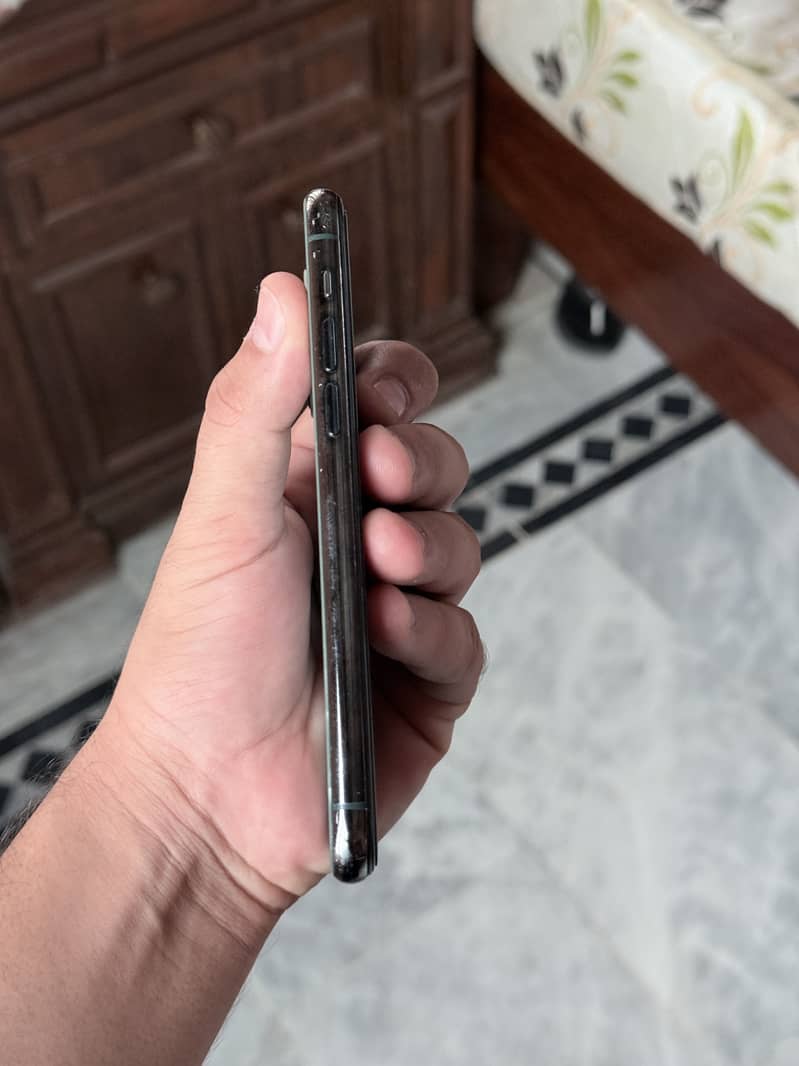 Apple iPhone 11 Pro 1