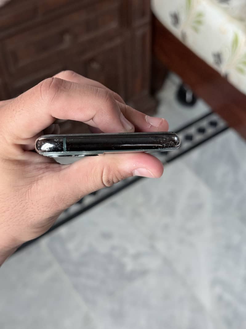 Apple iPhone 11 Pro 2