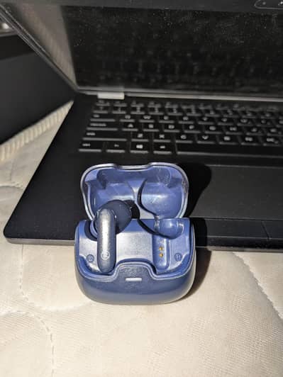 zero wave airbuds with box and charging cable (used)