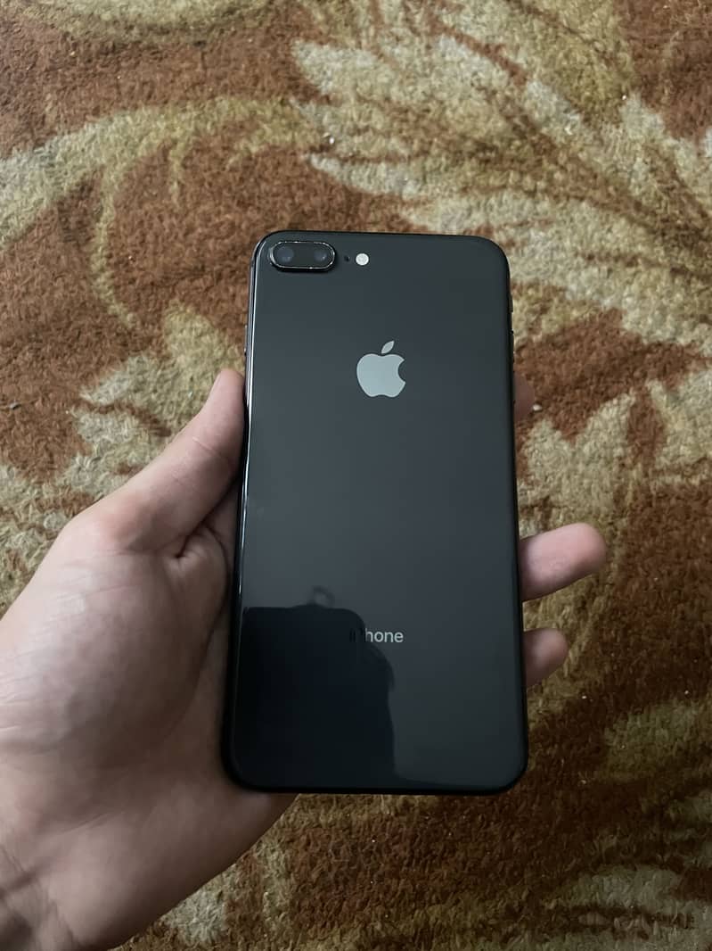Apple iPhone 8 Plus 1