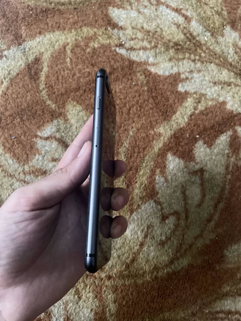 Apple iPhone 8 Plus 2