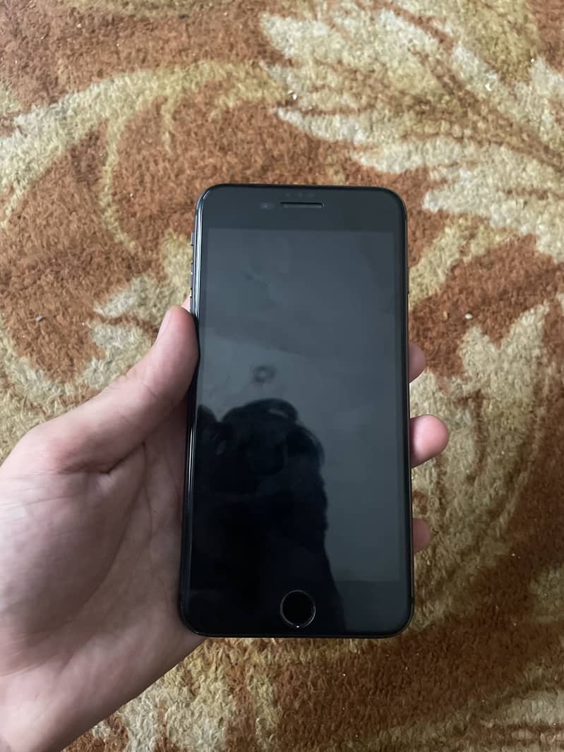 Apple iPhone 8 Plus 3