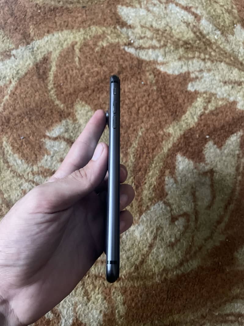 Apple iPhone 8 Plus 4