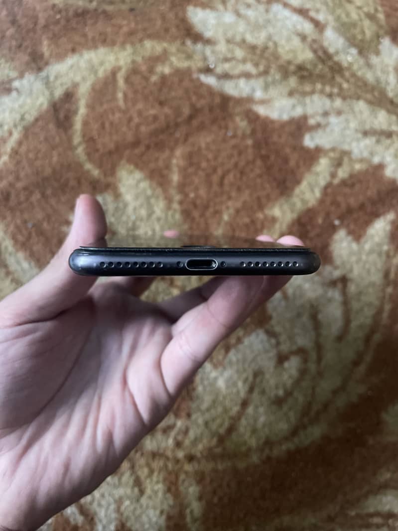 Apple iPhone 8 Plus 5