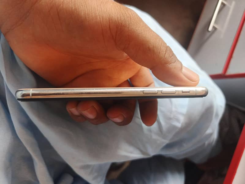 Apple iPhone X 3