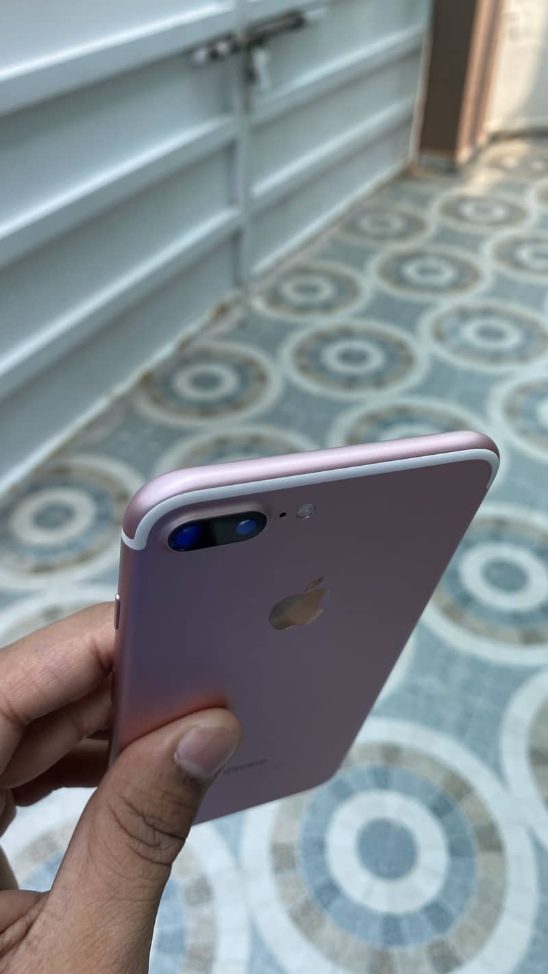 Apple iPhone 7 Plus 5