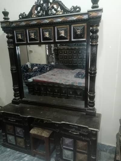 Chunati dressing table good condition