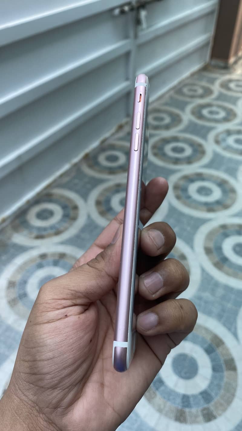 Apple iPhone 7 Plus 5