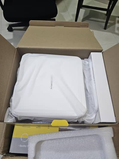 Magcubic HY450 MAX ANDROID PROJECTOR BOXPACK