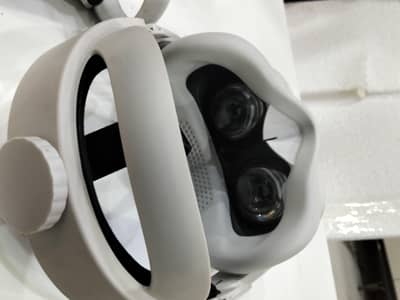 Meta Quest 3 VR Headset + Controllers | Faulty | For Parts / Repair