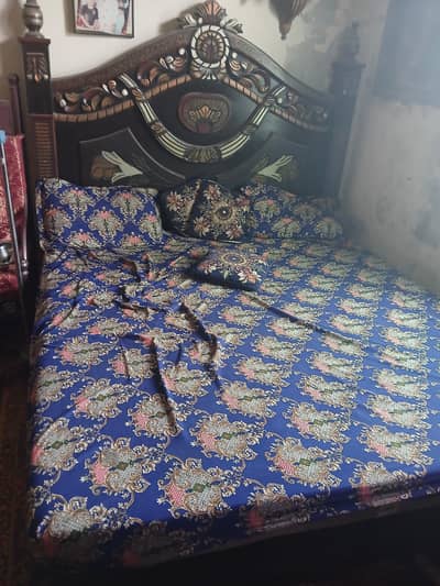 bed or kuch saman sale karna hye
