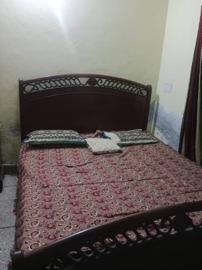 bed +dressing table