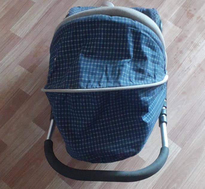 carry cot 1