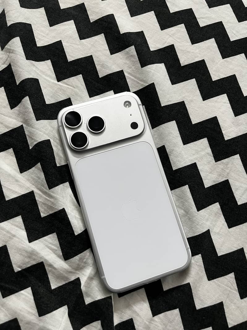 Apple iPhone 17 Pro Max 0