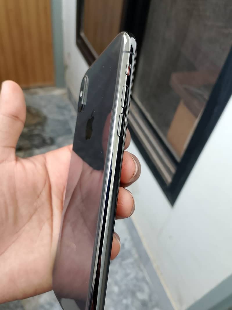 Apple iPhone X 5