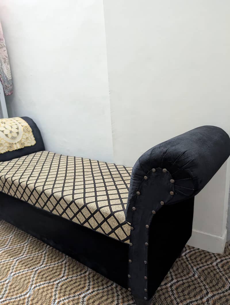 Sethi sofa 1
