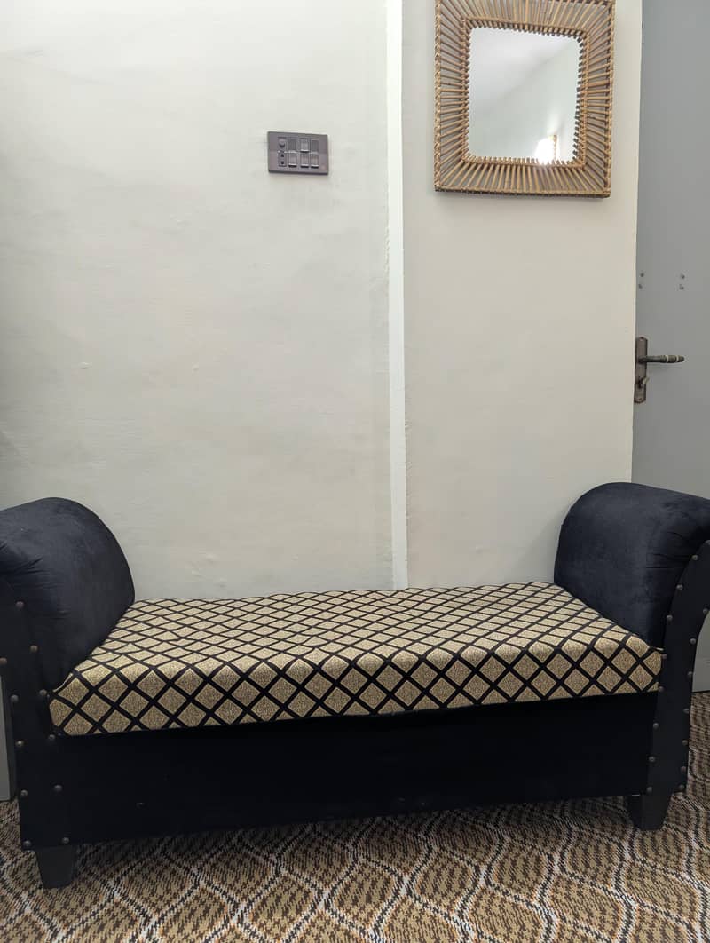 Sethi sofa 3