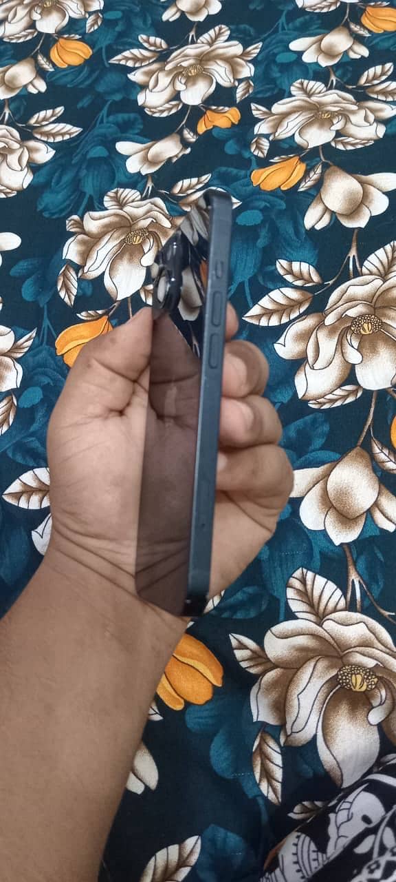 iPhone 14 4