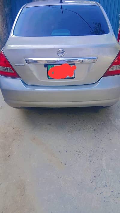 Nissan Tiida 2012