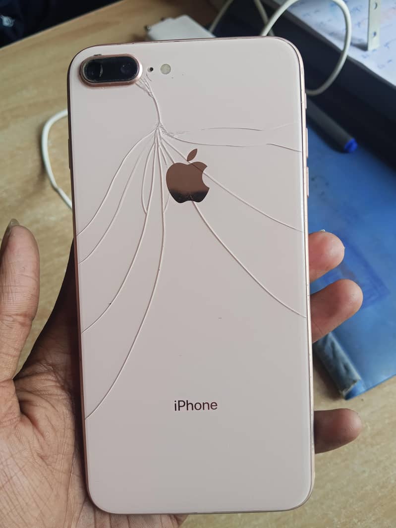 Apple iPhone 8 Plus 0