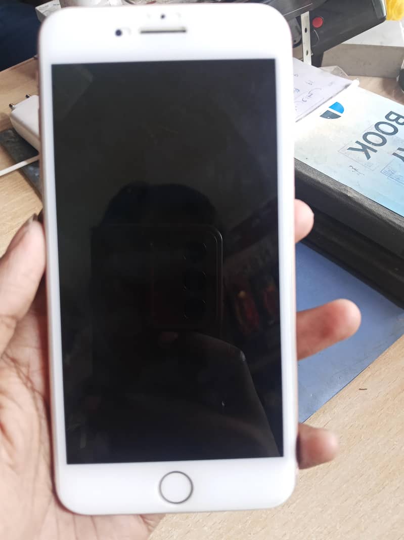 Apple iPhone 8 Plus 1