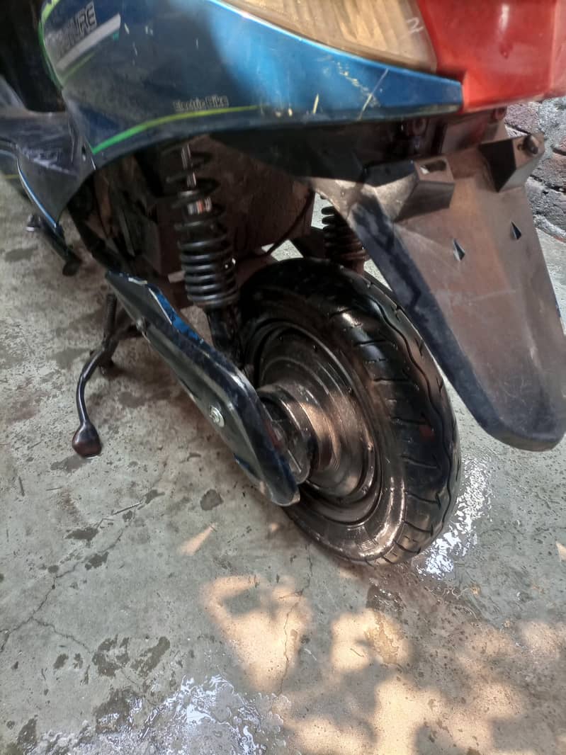 scooty 4