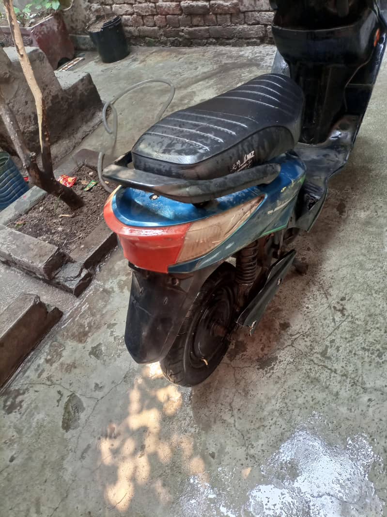 scooty 6