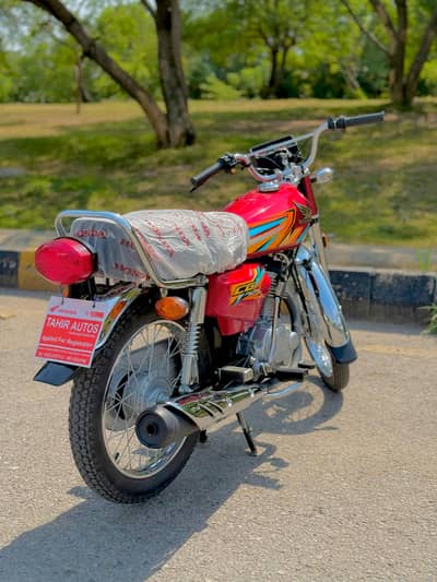Honda CG125 2026 model only 500km drive almost new