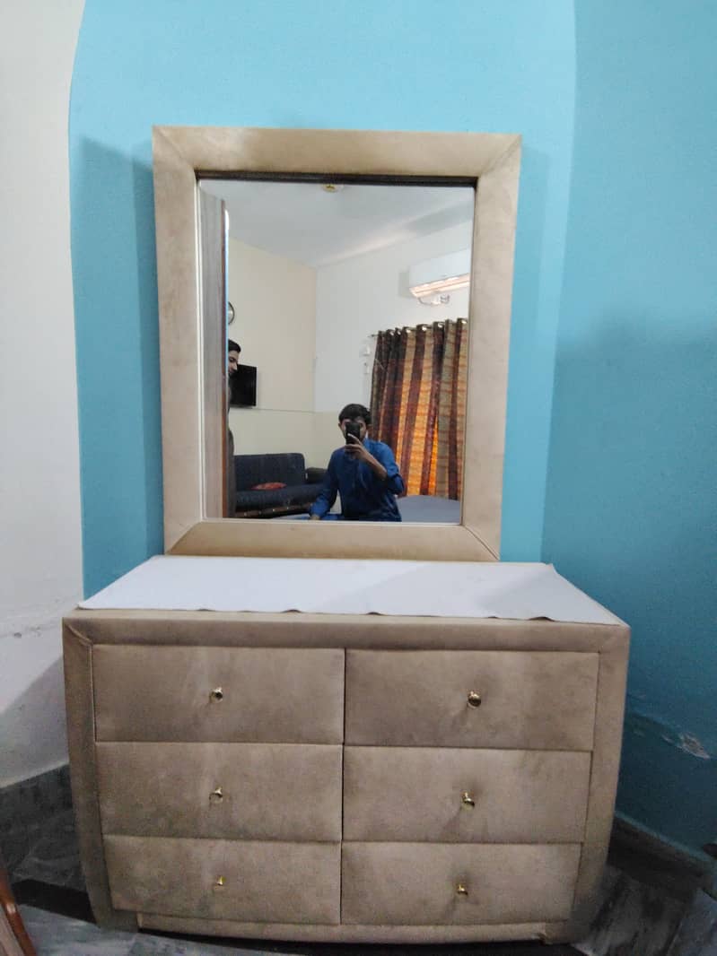dressing table 0