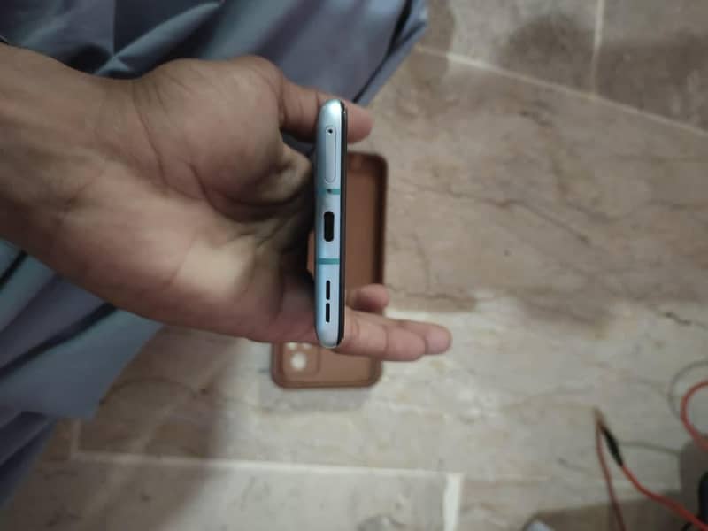 One Plus 8T 6