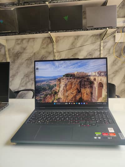 Lenovo legion 5pro gen 8 gaming laptop RTX 4070 Ryzen 7 7745HX QHD 165