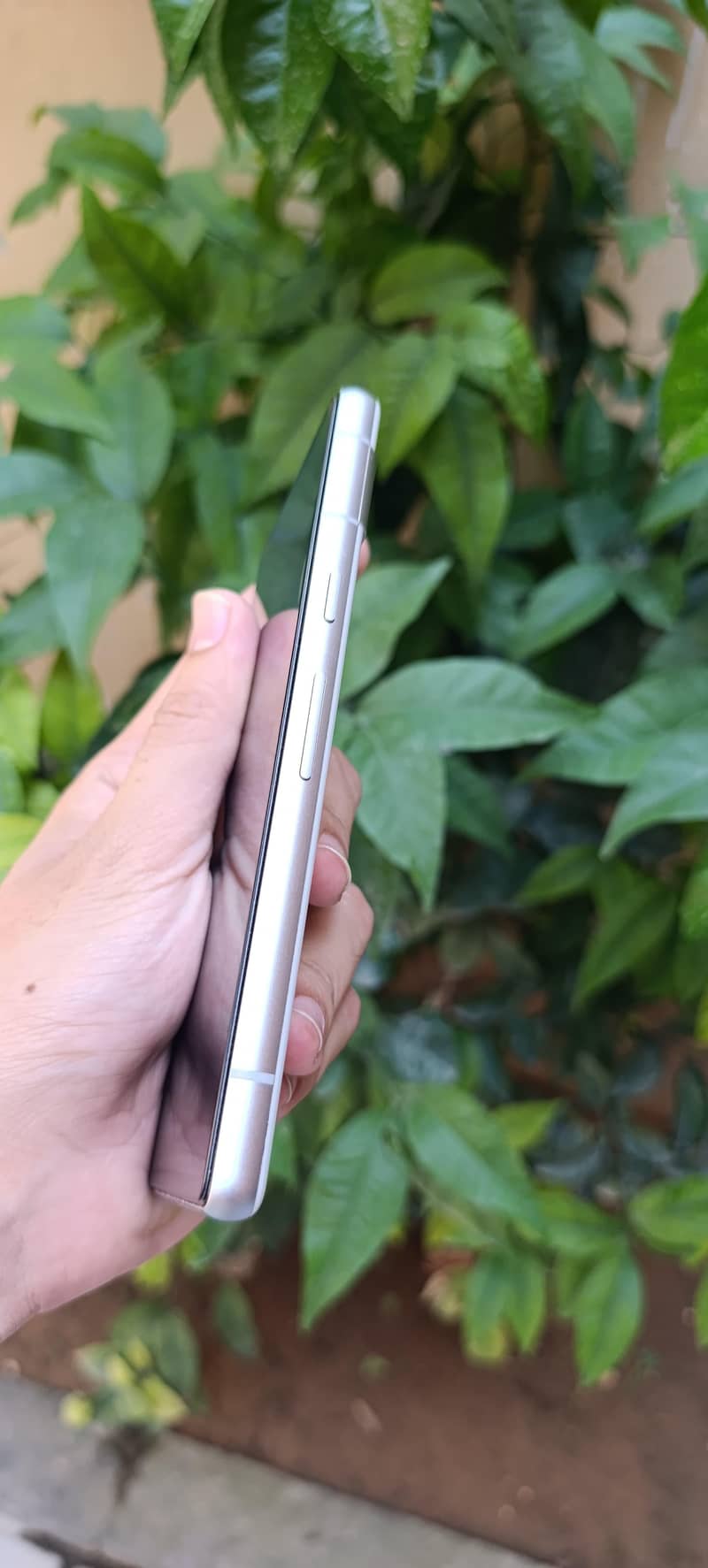 Google Pixel 7a 2