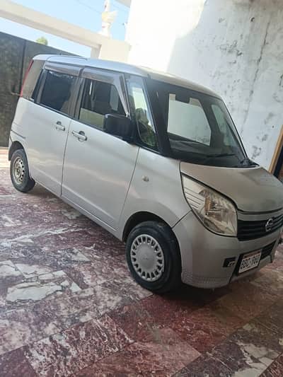 Nissan Roox 2014
