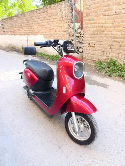 Yadea M3 Scooty