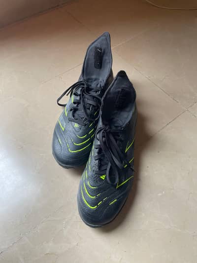 ADIDAS PREDATORS FOR SALE. SIZE UK 8.5