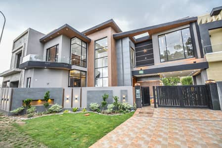 5 MARLA BRAND NEW MODERN DESIGNER HOUSE FOR RENT