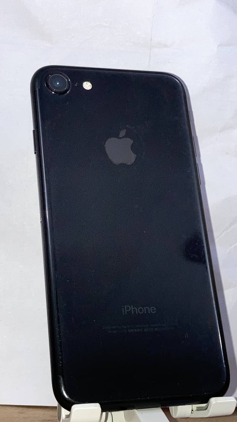 Apple iPhone 7 0