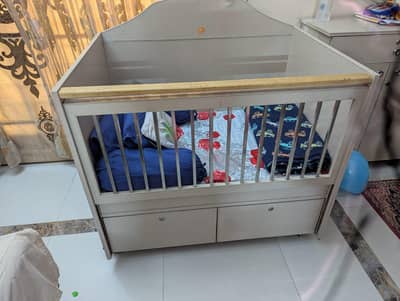 used baby bed (cot)